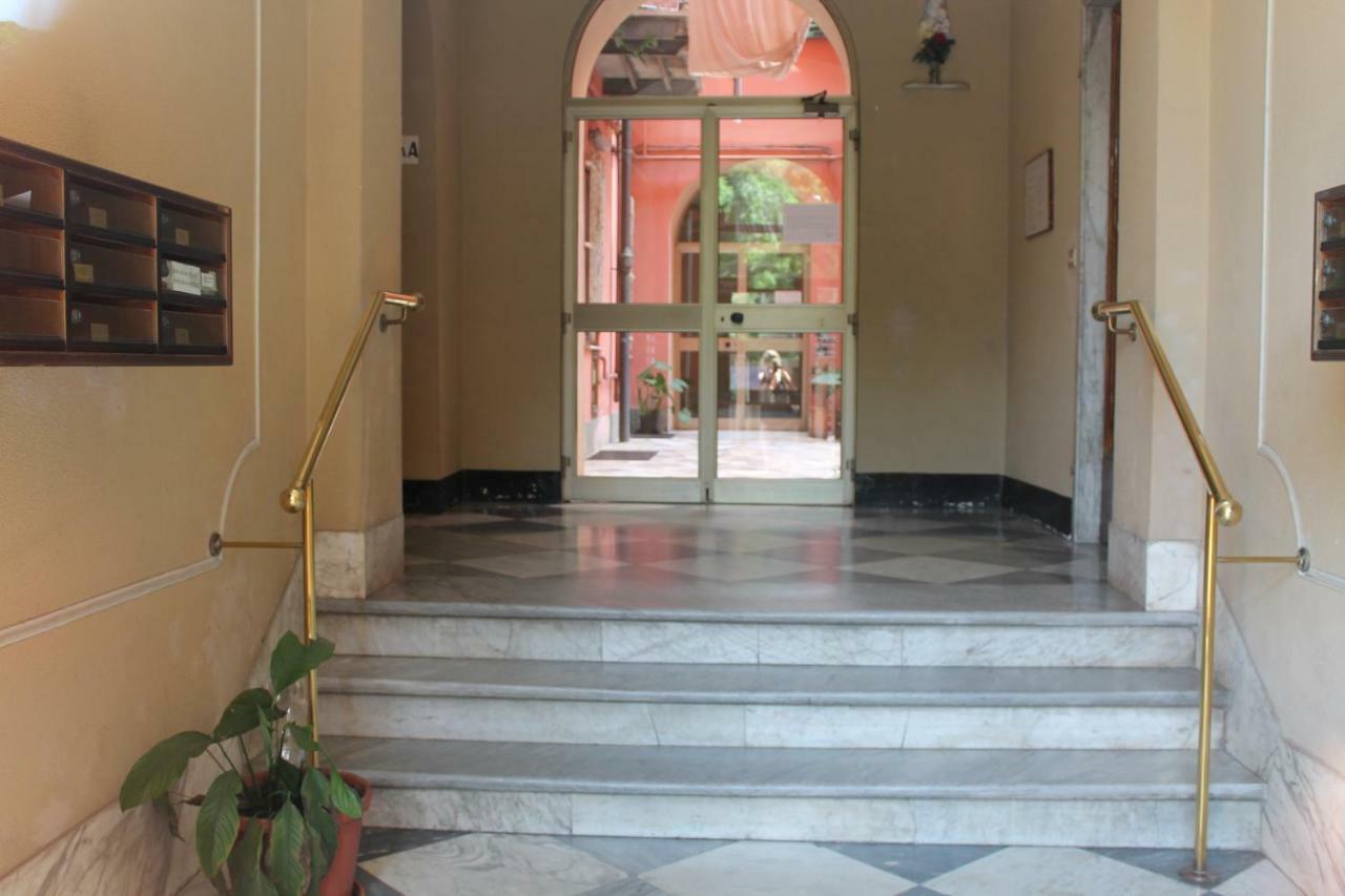Appartamento In Centro Zona Fiera,Davanti Al Galliera Genoa Exterior photo